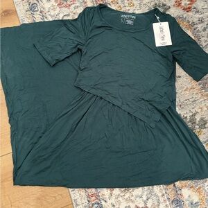 Latched mama front knot maxi dress. Size small Forrest green. New with tags.